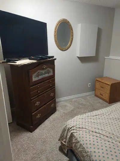 I'm looking for someone to share a space with. In-suite laundry. Close to shopping in Black Diamond....