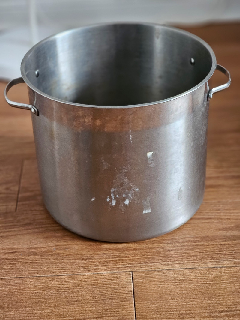 Complimentary fruit basket with large cooking vessel Kitchen & Dining Wares City of Halifax