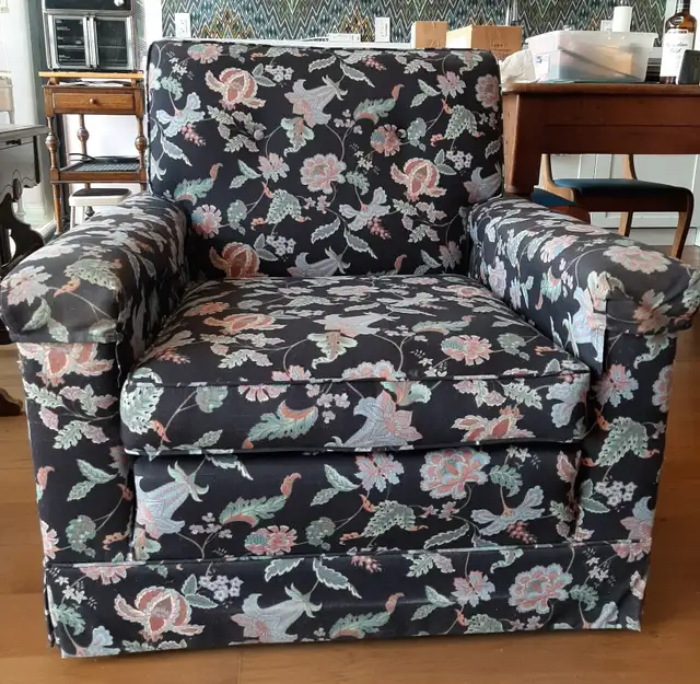 Vintage Sofa and Chair in Couches & Futons in City of Toronto - Image 3