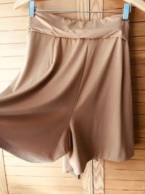 NEW Knit Shorts by Crystal Kobe with tag Flowing Camel Cruise XL in Women's - Bottoms in Delta/Surrey/Langley - Image 7