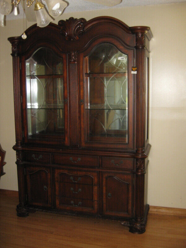 Dining Room Table and Hutch in Dining Tables & Sets in Windsor Region - Image 3