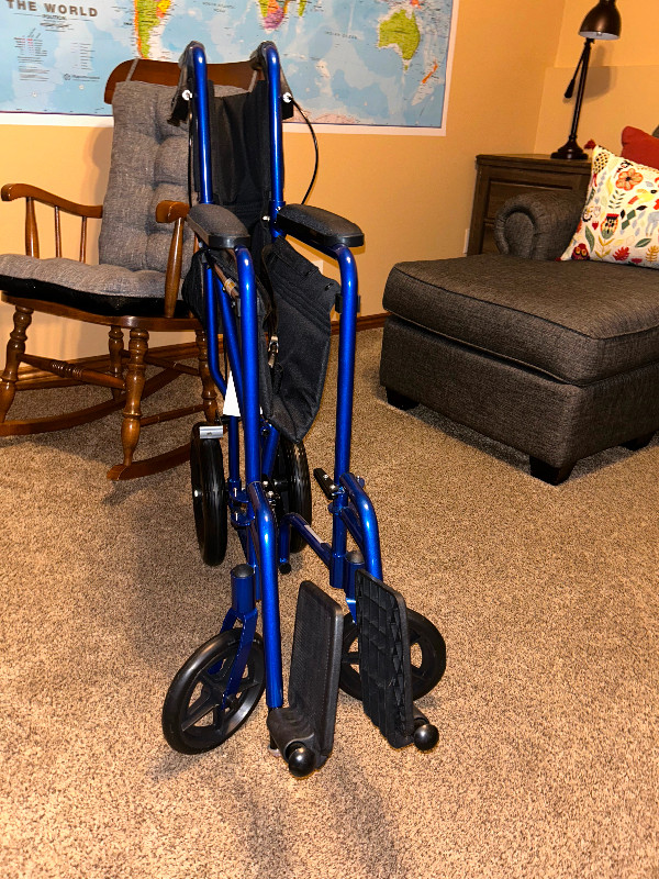 Expedition X Wheelchair Foldable Lightly Used in Health & Special Needs in Windsor Region - Image 4