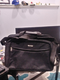 Tenway laptop bag with shoulder strap and padded inside pocket.
