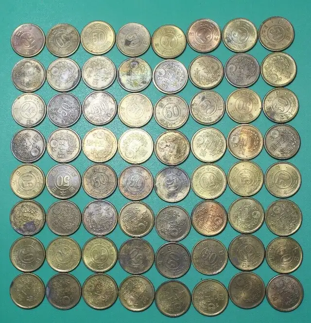 Japan 1947-1948 50 Sen brass coins - Showa 22-23 in Arts & Collectibles in Gatineau - Image 2