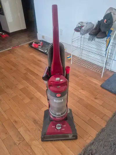 Hoover Whole House ELITE PET upright vacuum. Bagless, extra long recoiled chord. Spare filter includ...