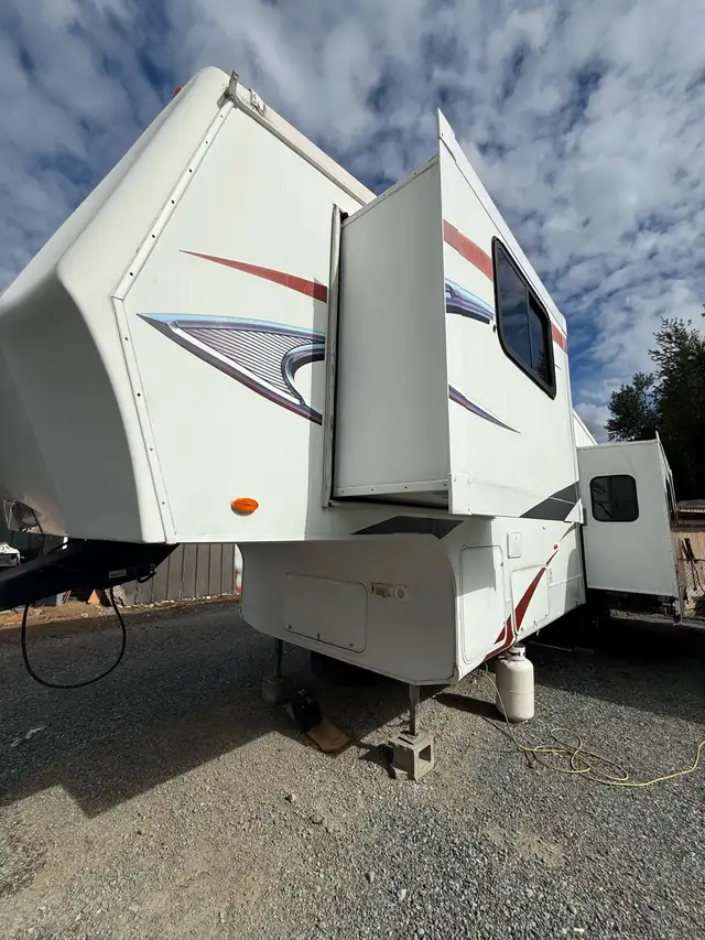 2011 Crossroads Cruiser 5th Wheel - 31 ft in RVs & Motorhomes in Delta/Surrey/Langley - Image 5