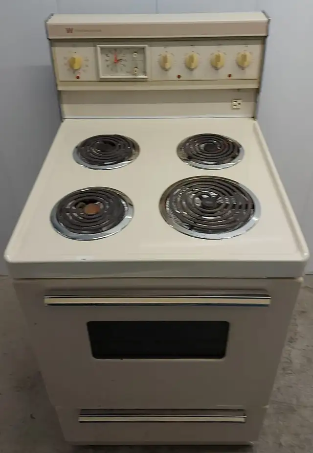 24" WHITE-WESTINGHOUSE APARTMENT STOVE in Stoves, Ovens & Ranges in London - Image 2