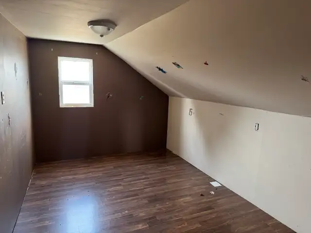 carpenter special 3bdrm 2 bath in Houses for Sale in Regina - Image 11