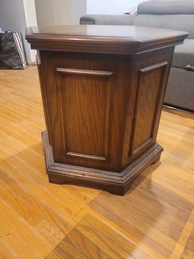Wooden side tables in Coffee Tables in City of Toronto - Image 8