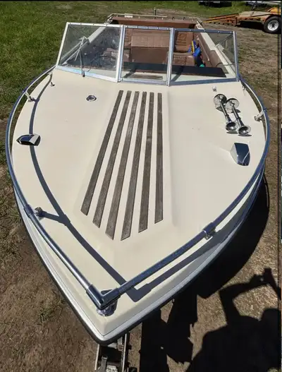 This 1990 Doral Bowrider is a classic, well-maintained boat that is ready for your next day out on t...
