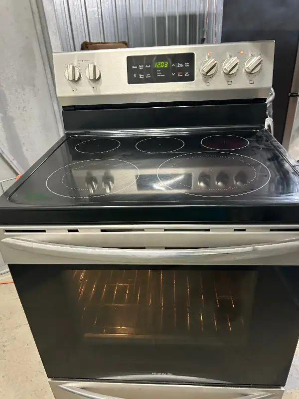 Livraison de laveuse-sécheuse Frigidaire et cuisinière aujourd'h in Washers & Dryers in City of Montréal - Image 6