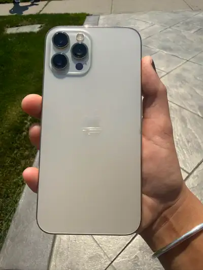 121 ads for iphone 12 pro max in Cell Phones in Toronto (GTA
