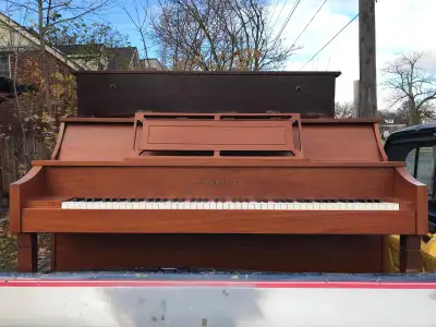FREE APARTMENT SIZED PIANO FREE DELIVERY EAST WINDSOR FREE PIANO, View more