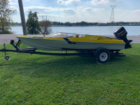 18 foot sidewinder with 175 evinrude ( Motor for parts)