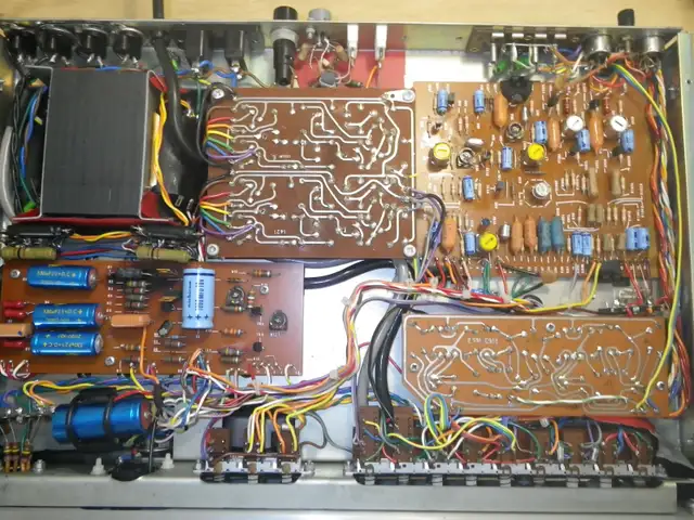 Vintage Leak Delta 75 AM/FM Stereo Receiver (35 WPC) in Stereo Systems & Home Theatre in Ottawa - Image 9