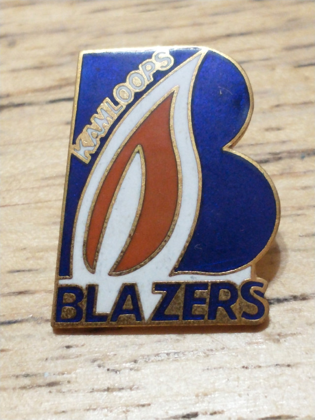 Dated 1986 WHL Kamloops Blazers WHL lapel pin dans Art et objets de collection  à Ville de Toronto