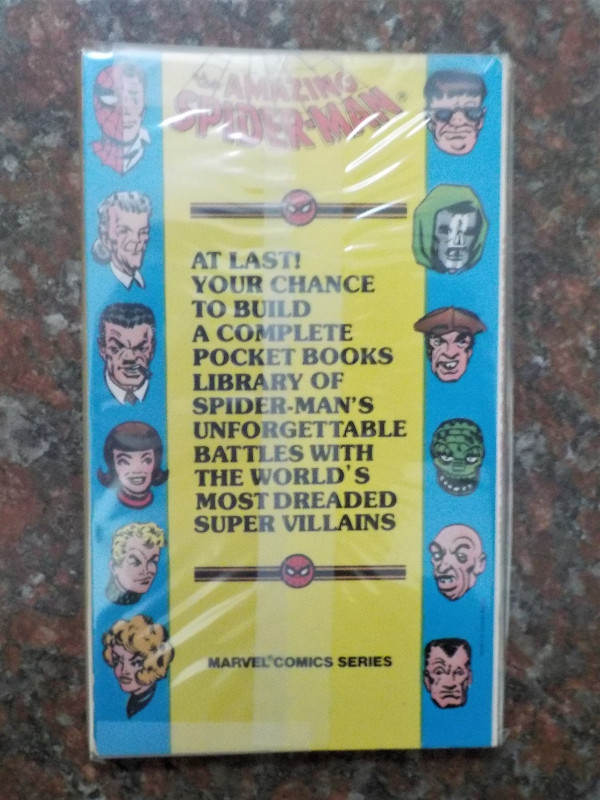 AMAZING SPIDER-MAN - VINTAGE POCKET BOOK (1ST PRINT) - 1977 in Arts & Collectibles in Nanaimo - Image 2