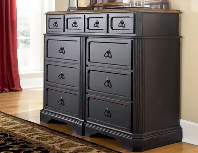 Commode modèle "Rowley Creek" d'Ashley / Dresser "Rowley Creek", View more