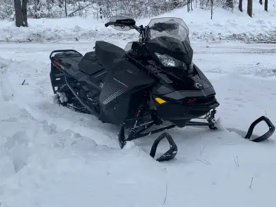 2019 X package 8500km New sliders New battery Clutches serviced Brand new skis and carbide Low winds...