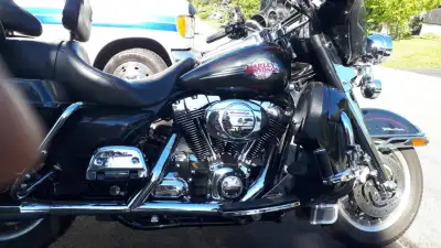 Harley Davidson FLHTC Ultra Classic 2007 1584cc 86,900km fourche chromé exhaust rinehart très beau s...