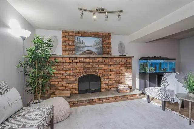 Walkout Basement for Rent in Long Term Rentals in Woodstock - Image 11