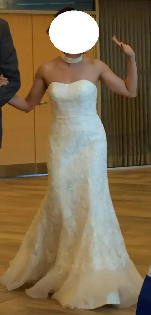 Gorgeous white lace wedding gown - Size 0P in Wedding in Ottawa - Image 4