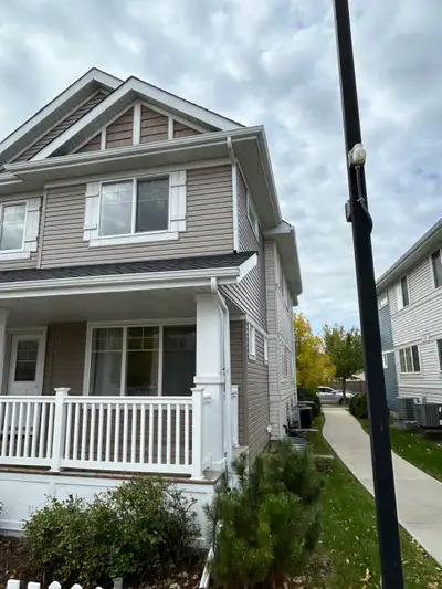 2 rooms for rent in top floor of South Point condo. On bus route and close to amenities. Current mat...
