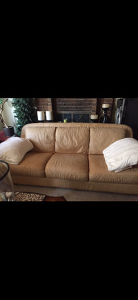 Leather couch excellent condition ready for pick up in garage300