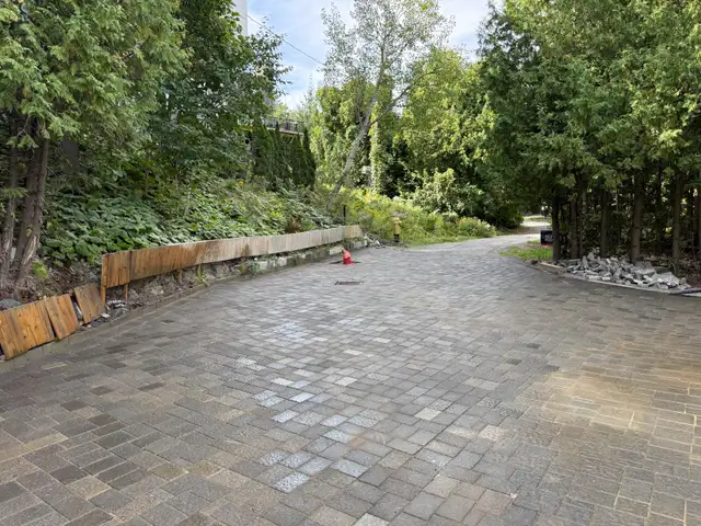 INTERLOCKING AND LANDSCAPING575591536018083846