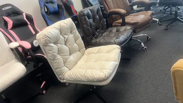 High Back Comfy Cross Legged Office Chair No Wheels Armless in Chairs & Recliners in Markham / York Region - Image 3
