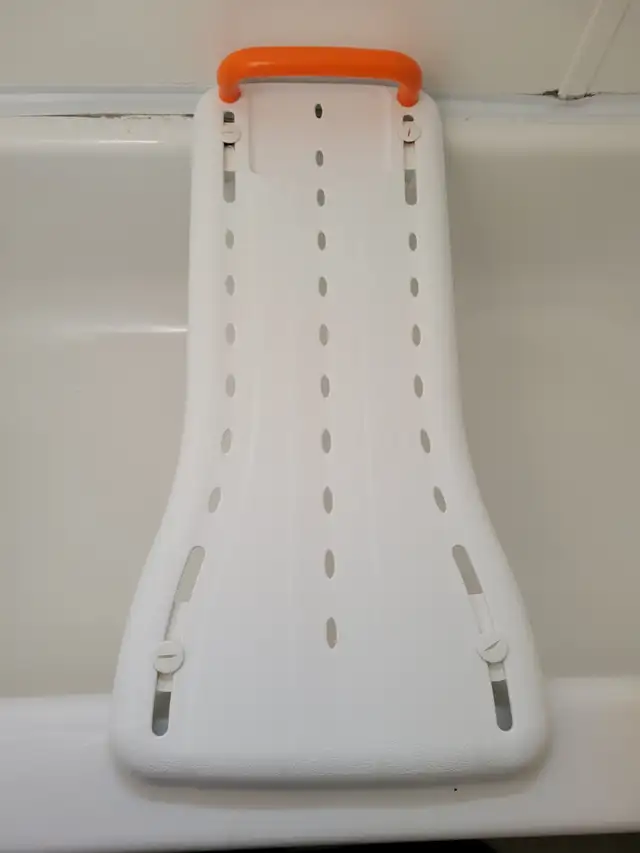 Bath aid – Board with handle in Health & Special Needs in Saint John - Image 2