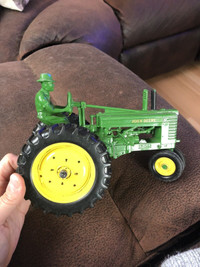 Vintage John Deere Model G 557 - 8614 Toy Tractor