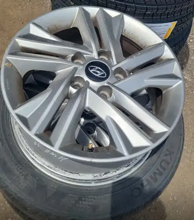 250$ 4 rims in decent condition