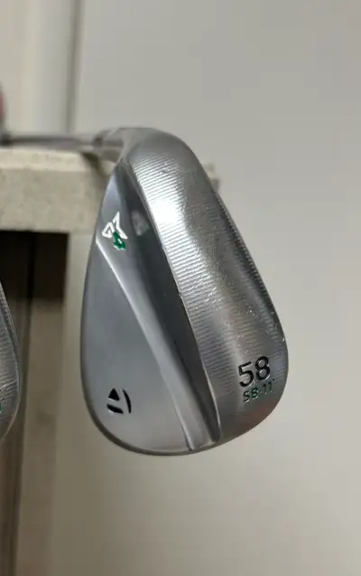 Used for a season. Grip is still good and just regular wear and tear. 8/10 condition. Standard lengt...