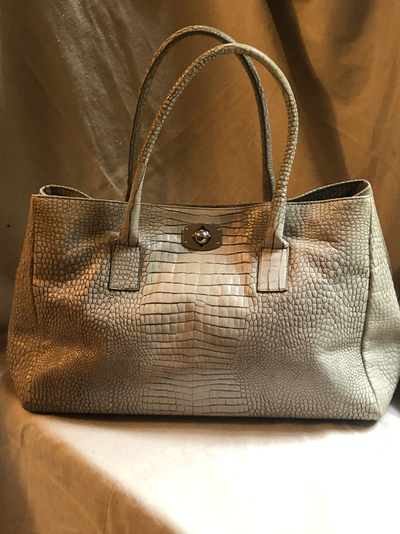 This is a fantastic vintage furla bag. Italian leather. A good size that opens wide and will fit lot...