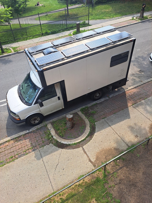 Chevrolet Express 1500 Cargo 2004 aménagé en camping-car / Van L