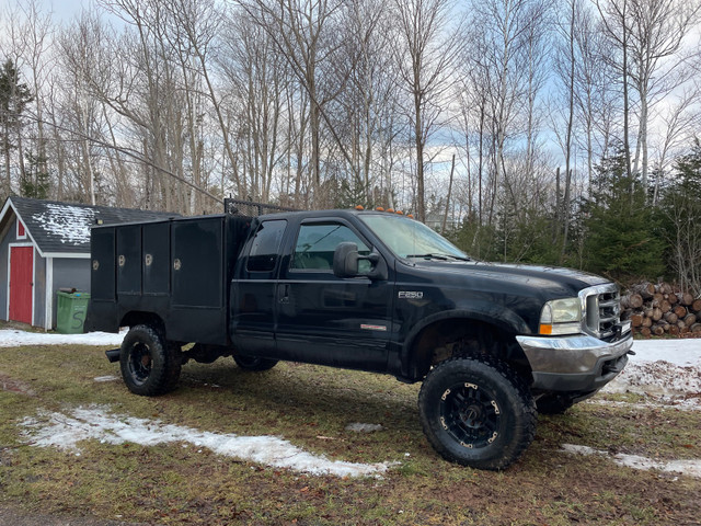 2002 Ford F250 7.3L in Cars & Trucks in Charlottetown - Image 2
