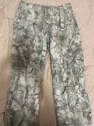 Hollister Cargos, View more