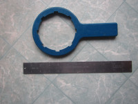 Water filter wrench