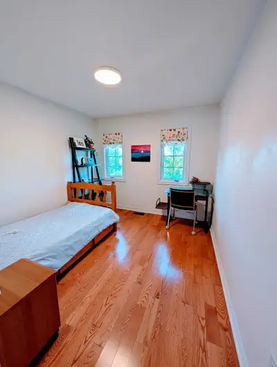 Fully Furnished room on the second floor of the house. Near the park, Go station, shopping mall, Gym...