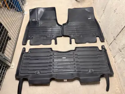 Vaut 318.00 neuf chez Tuxmat Votre Hyundai Ioniq 5 est une œuvre d’art. Mais ces tapis de base, peu...