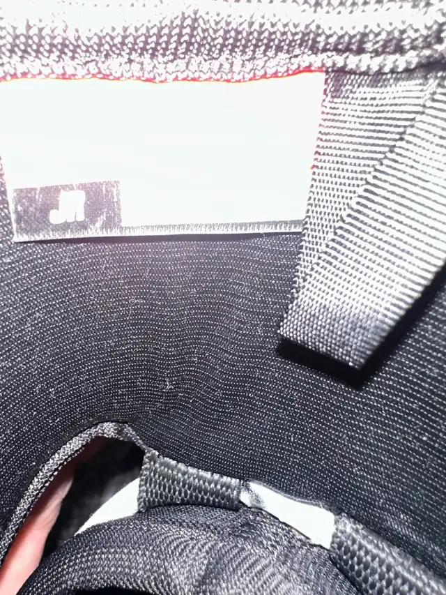 CCM Tacks 3092 Elbow Pads JR in Hockey in Calgary - Image 3