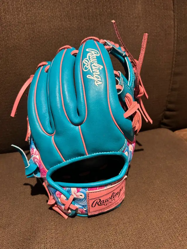 Rawlings Heart of the hide Gold Glove Club January 2025 Edition in Baseball & Softball in City of Toronto - Image 5