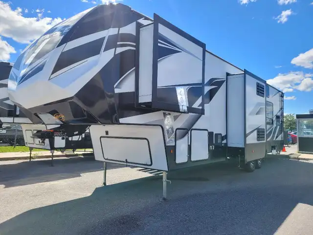 2022 Voltage RV toy hauler in Ontario in Canada - Image 4