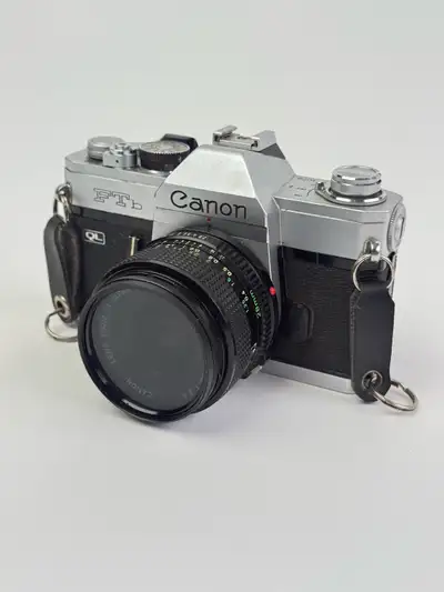Capture timeless memories with this vintage Canon FTb 35mm film camera! This classic SLR is in used...