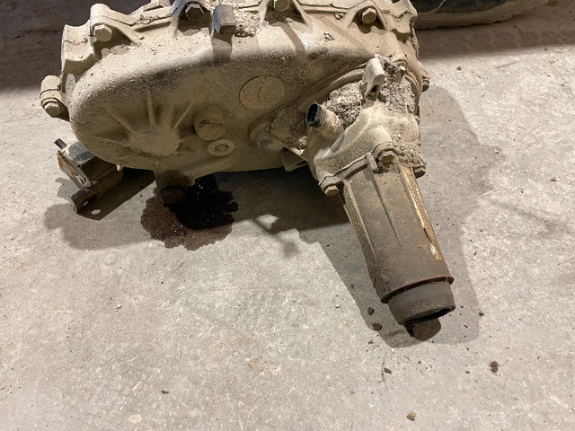 GM NEW PROCESS NP241C TRANSFER CASE FROM 1995 CHEV 1/2 TON 4WD in Transmission & Drivetrain in Lethbridge - Image 3