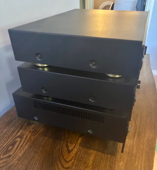 3 Piece Parasound Stereo Setup. in Stereo Systems & Home Theatre in Lethbridge - Image 4