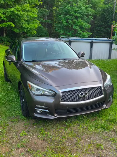 Superbe Q50 2015, 3.7L, AWD, 328HP, 200 400km, pneu été neuf de l'an passé, bearing roues avant neuf...