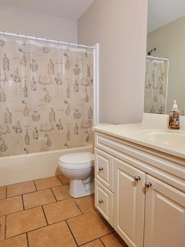 McMaster Student Housing - WiFi, Maid, Parking, Great Location! in Room Rentals & Roommates in Hamilton - Image 7