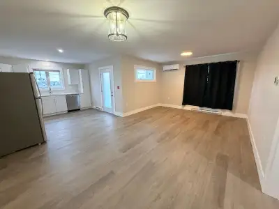 Ready to move in anytime with ½ month rent off for April 2026. This large and spacious ground floor...